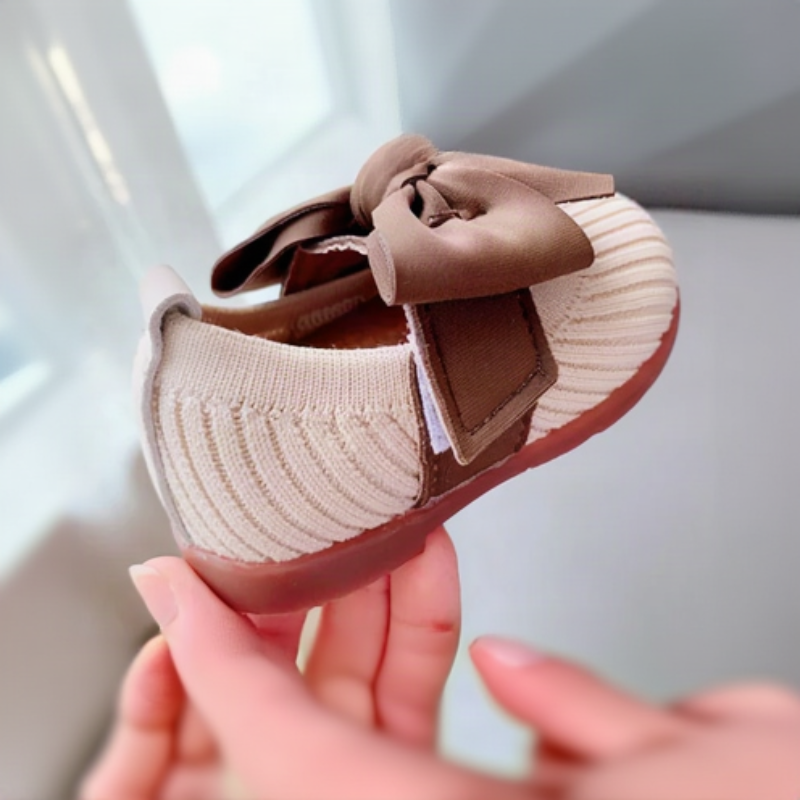 SweetBow – Cute & Practical – Knitted Baby Shoes with a Butterfly Bow