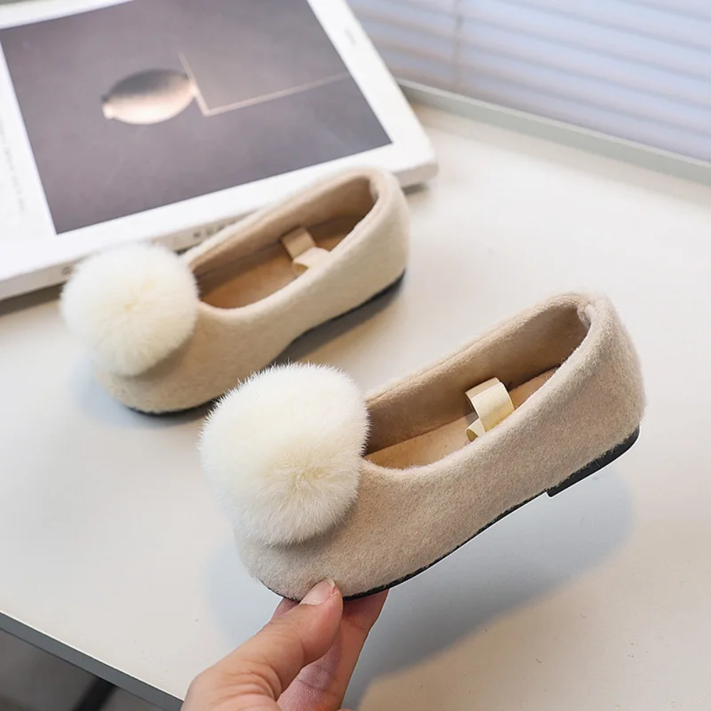 SoftSteps –  Warm & Soft – Girls' Shoes with a Plush Pom-Pom
