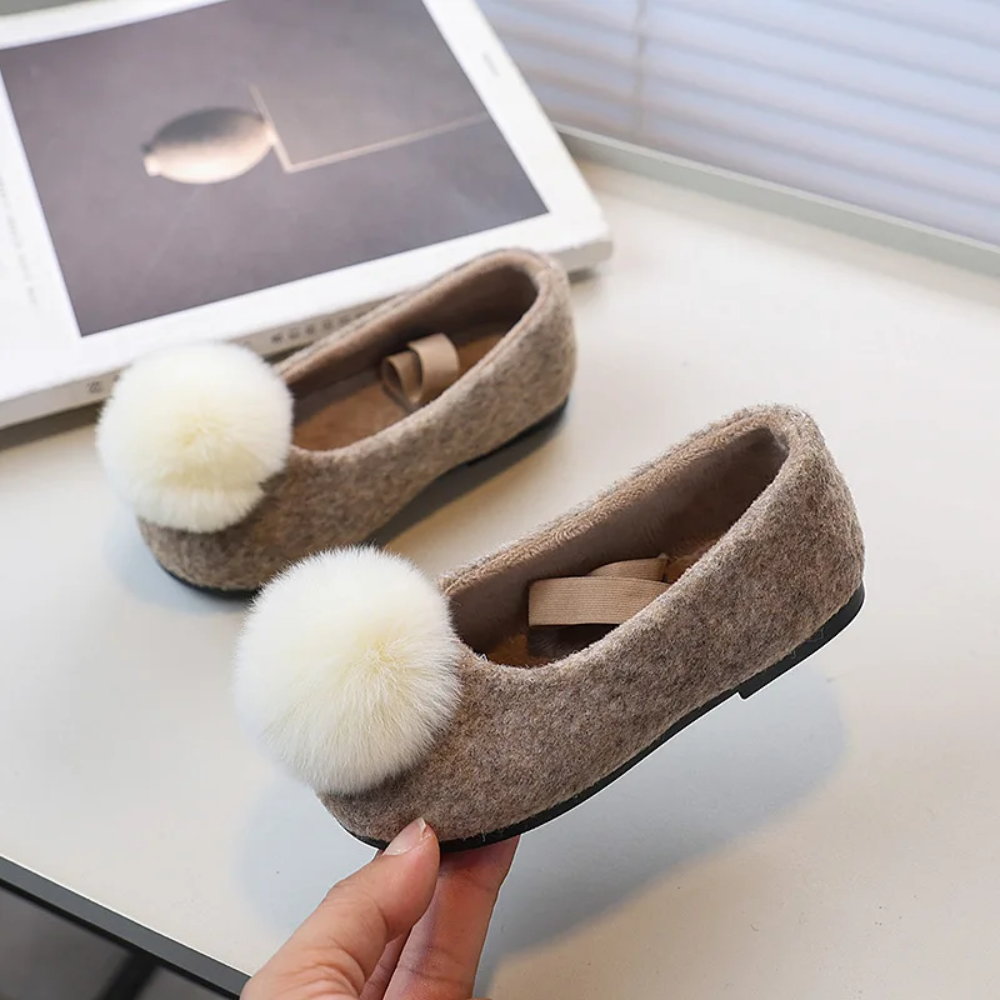 SoftSteps –  Warm & Soft – Girls' Shoes with a Plush Pom-Pom