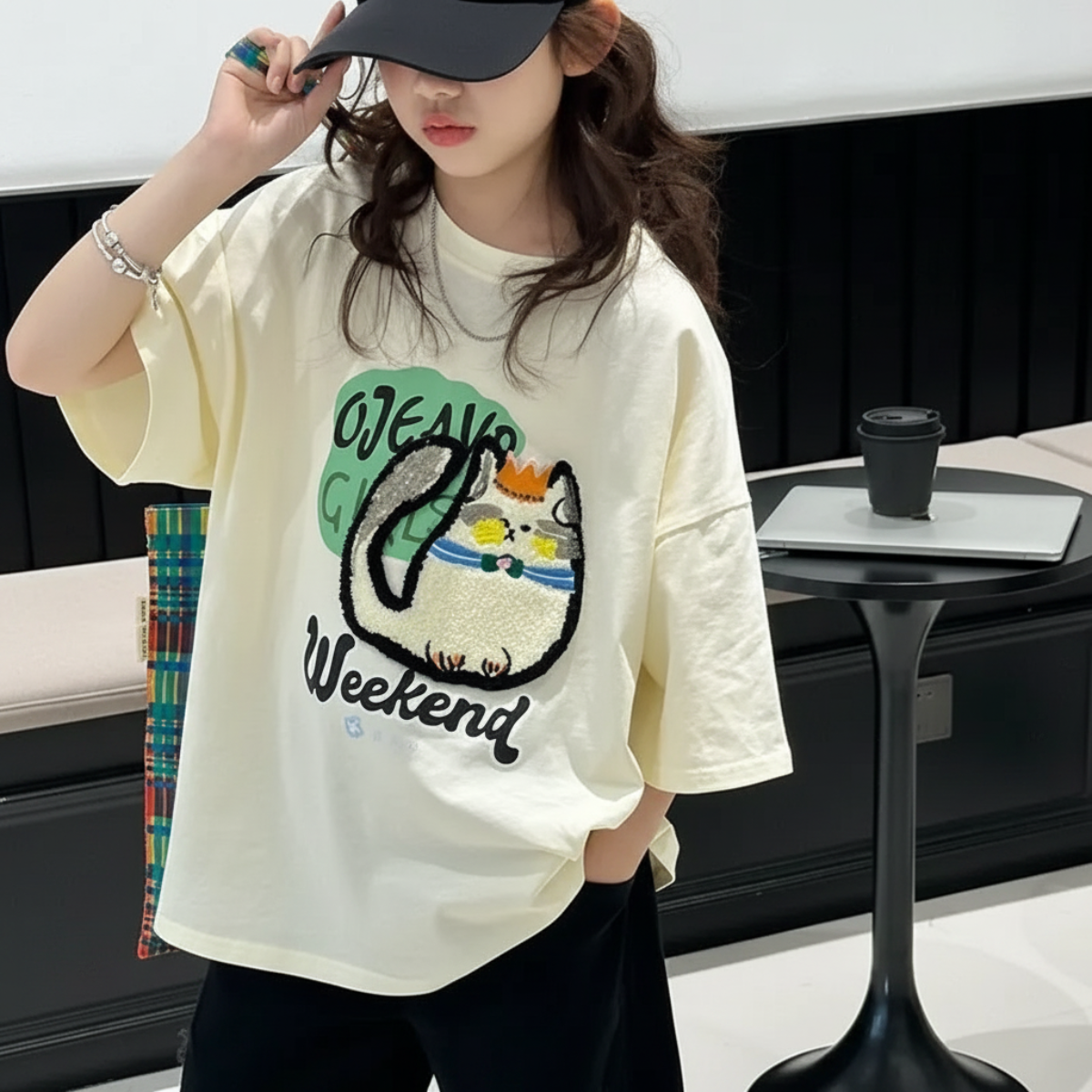 FunPaws – Playful & Stylish – Oversized T-shirt with Cat Print