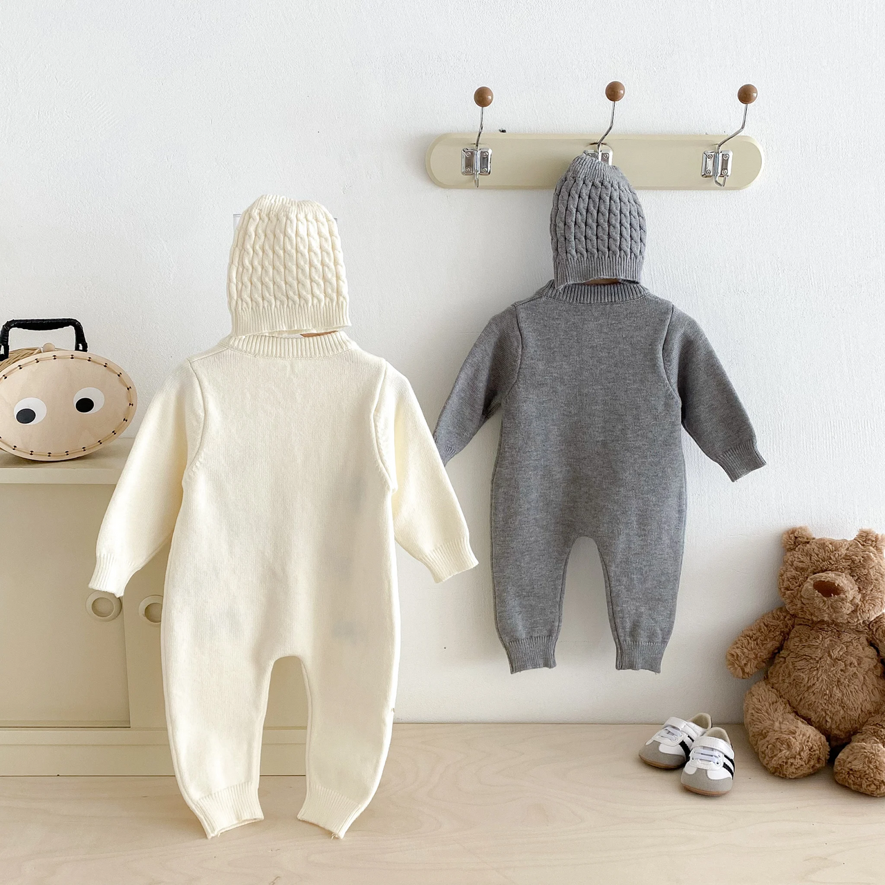 PlayfulKnit – Soft & Cute – Knitted Baby Jumpsuit with Dog Print