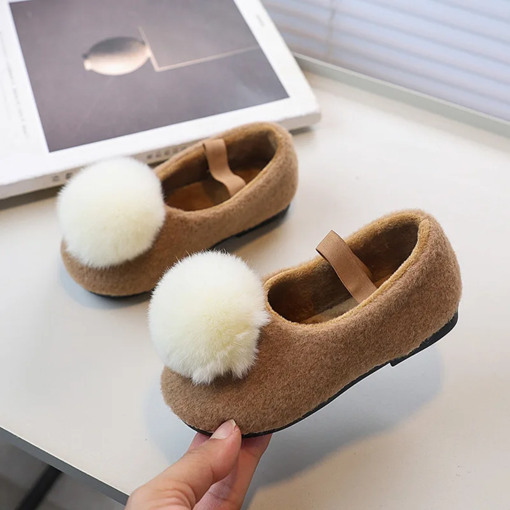 SoftSteps –  Warm & Soft – Girls' Shoes with a Plush Pom-Pom