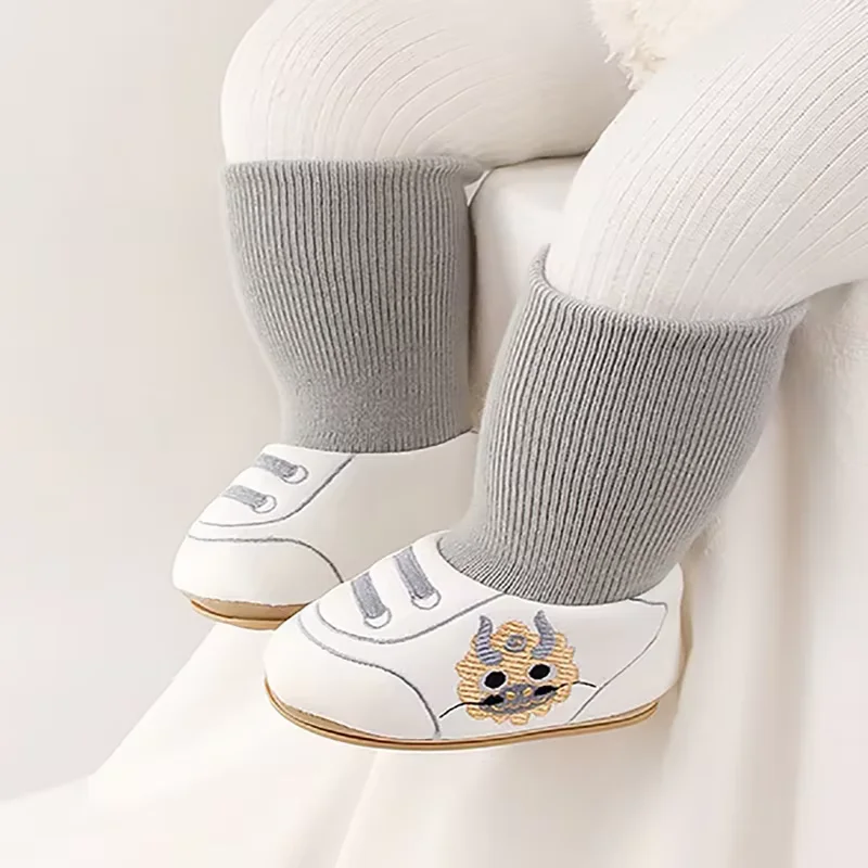 LittleCloud – Cozy & Practical – Warm Baby Shoes with High Socks