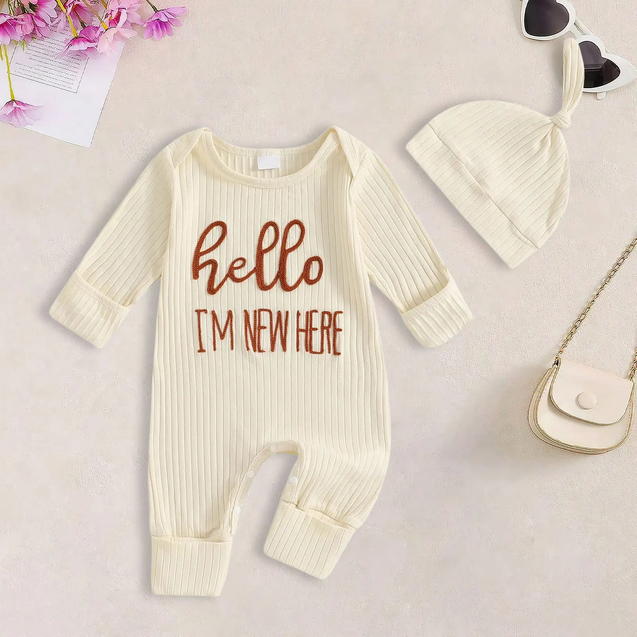 CuddleBaby – Hi, I'm new here – Baby Jumpsuit met Beanie Set