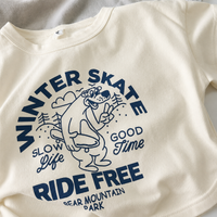 Thumbnail for BearPlay – Comfort & Style – Oversized T-shirt with Winter Skate Print
