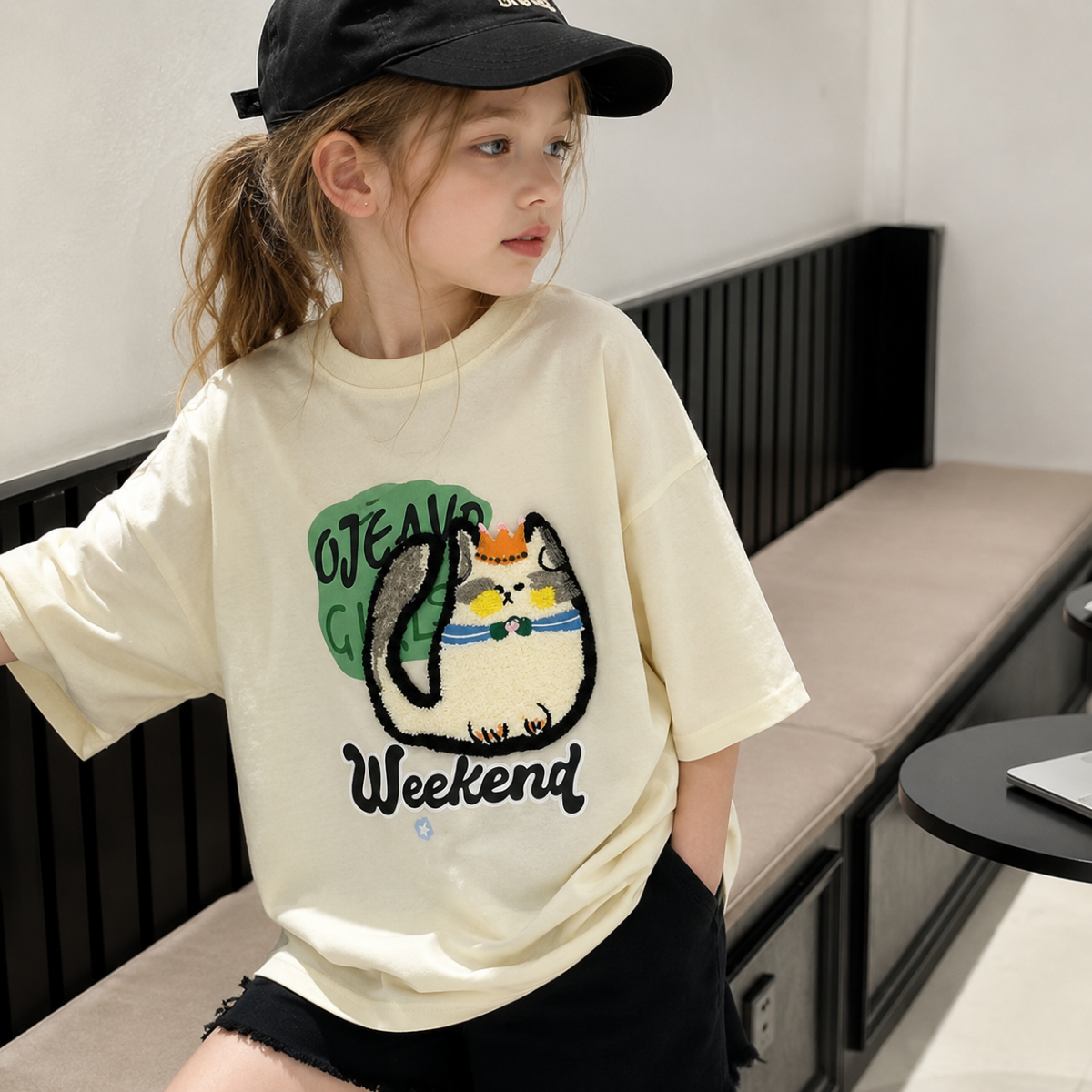 FunPaws – Playful & Stylish – Oversized T-shirt with Cat Print