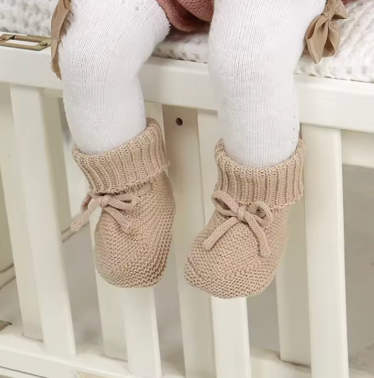 SnuggleSteps – Warm & Soft – Knitted Baby Booties